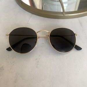 Round Gold Frame Sunglasses!
